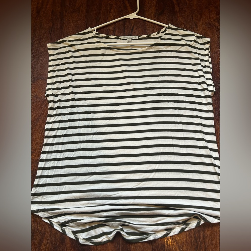 Green Envelope Los Angeles Women’s Size  Large Striped GUC